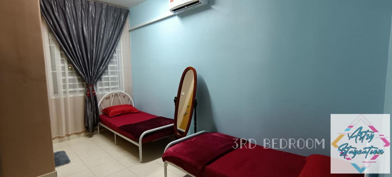 Artsy Staycation Malacca Bagian luar foto